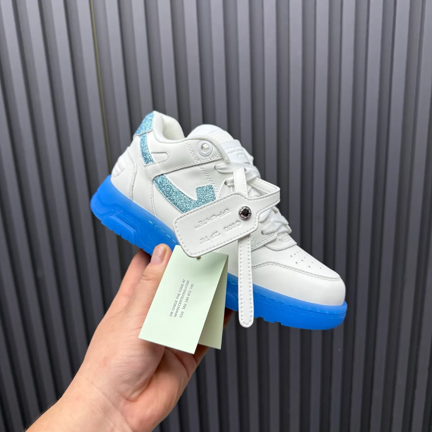 【off- white】P: 620💰Couple model👫, Size: 35-44 (Customized for men 38.45.46) High-quality version👊 "Out of office" series original molding, original lasting, production process 1:1 Original ➰OFF GRAY WHITE OW ➰ First-layer cowhide Imported skin-friendly and environmentally friendly polyester mesh Original molding high elastic and environmentally friendly molding pad Made with the original lasting process. The original molded rubber outsole (never yellows and deforms) has a super correct shape, bright color and strong three-dimensional effect👍. Packaging💯Full set of packaging synchronized with the official website (branded paper, certificate of quality, branded cloth bag)